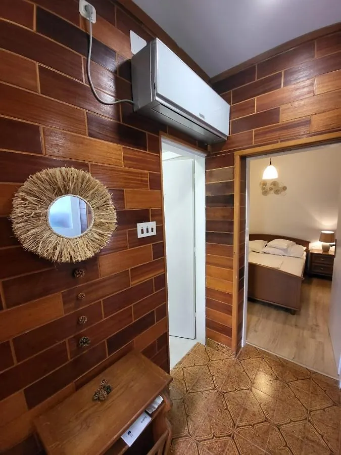 Rustic Home Maslenica 0*,