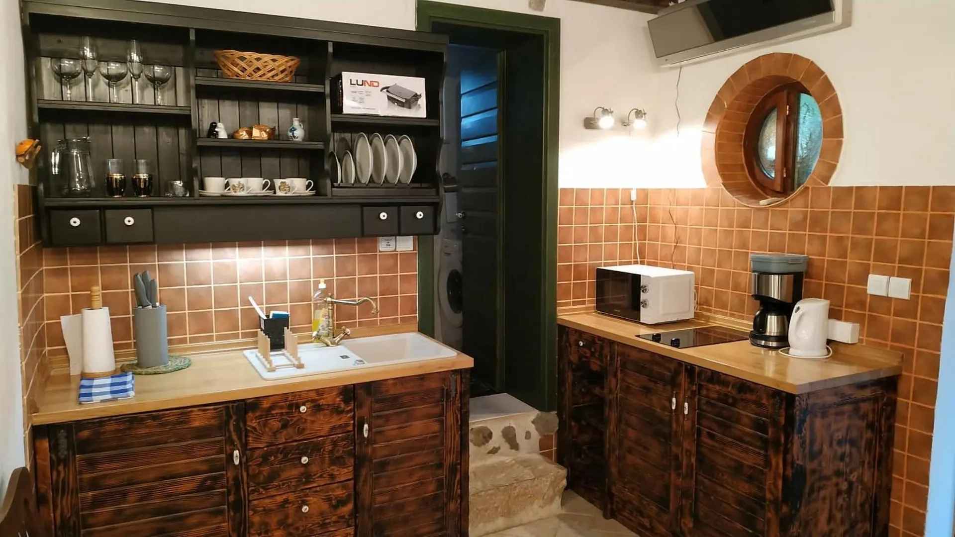 Rustic Home Maslenica 0*,